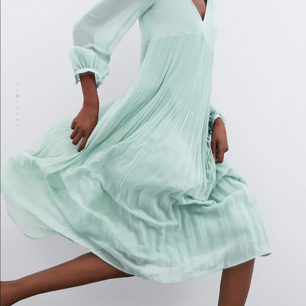 Zara pleated dress Summer 2019 Mint, green. Small